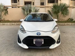 
										Toyota Aqua S full									