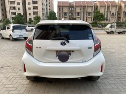 
										Toyota Aqua S full									