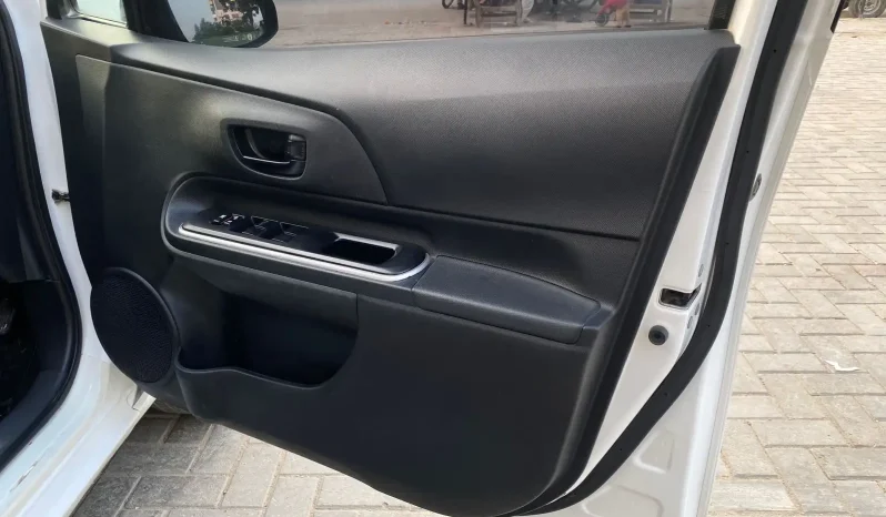 
								Toyota Aqua S full									