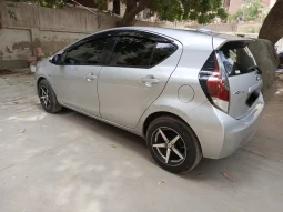 
										Toyota Aqua full									