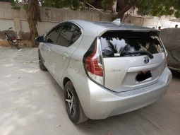 
										Toyota Aqua full									