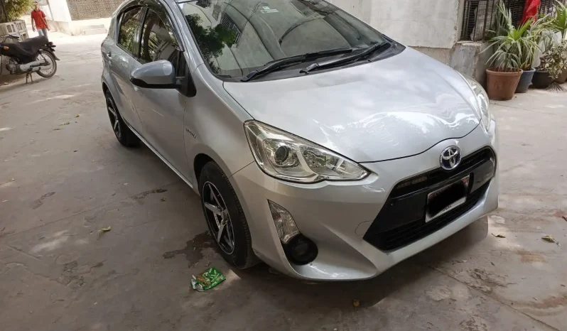 
								Toyota Aqua full									