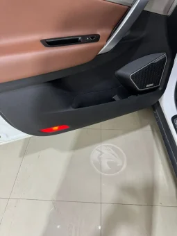 
										Proton X70 Premium FWD full									