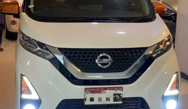 
								Nissan Dayz Highway Star full									