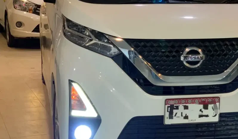 
								Nissan Dayz Highway Star full									